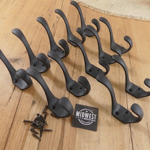 12 ganchos de hierro fundido negros de estilo escolar, gancho para sombreros, perchero, estilo primitivo, para vestíbulo - de Midwest Craft House imagen 1