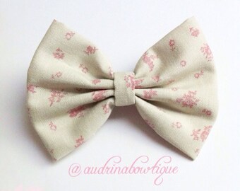 Cute Light Grey Gray Beige Pink Floral Ditsy Baby Girls Bow Hair Alligator Clip