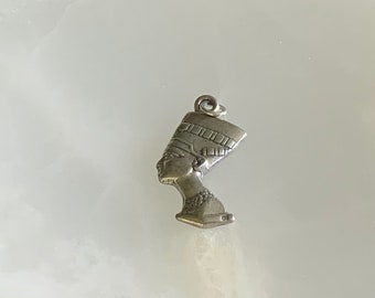 Vintage Queen Nefertiti Pewter Egyptian Revival Pendant Pewter Nefertiti Egyptian Charm 28x12mm (1 piece) ER18V10