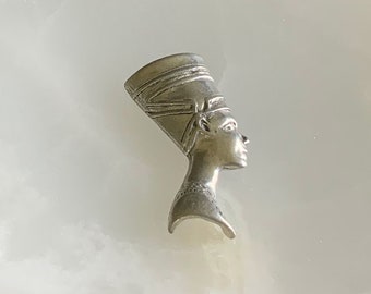 Statua Decorativa Piramide Egizia Con Faraone E Rettile - In Resina Dipinta A Mano, Per Acquari, Terrari O Come Oggetto Decorativo (8,4x7,6x7,6 Cm)