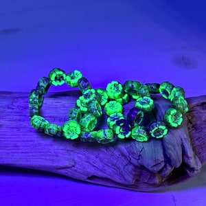 Vaseline Mint Green Silk Antiqued Silver Hibiscus Flower Czech Glass Bead Green Hibiscus Czech Bead 7mm (4/12 beads) 363V16