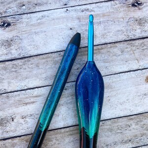 Matching Ergonomic Crochet Hook with Gel Pen,  Northern Lights Crochet Hook, Northern Lights Gel Pen, Refillable Gel Pen, Crochet Tools