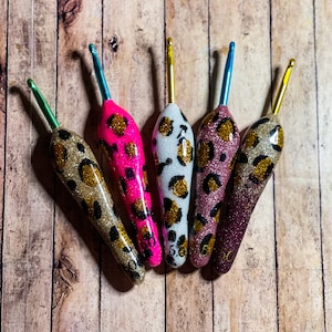 Ergonomic Crochet Hook, Glitter Leopard Print Crochet Hook, Leopard Print Crochet Hook, Glitter Crochet Hook