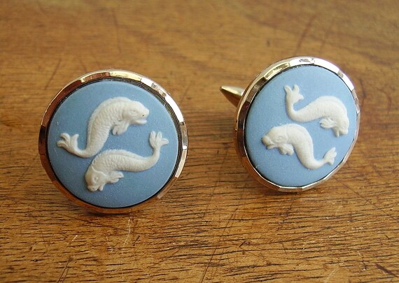 Vintage Blue Cameo on Gold Plated Back Jasper War… - image 1