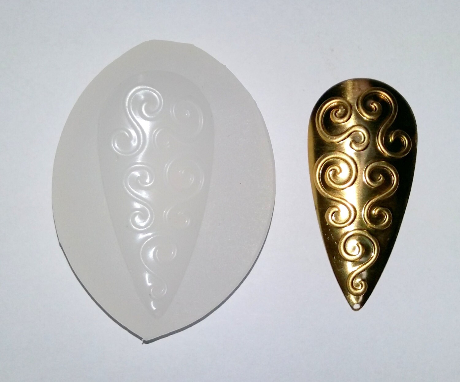 PENDANT SILICONE MOLD art deco sugarcraft fimo polymer clay resin wax mould pendant cupcake chocolate flexible Plaster icing