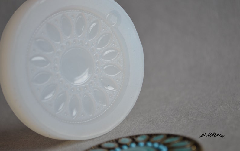 SUN PENDANT MOLD silicone sugarcraft fimo polymer clay resin wax mould pendant cupcake chocolate flexible Plaster icing