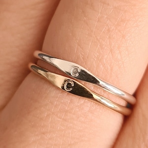 La petite chevalière ~ Argent sterling ou or massif 9 carats ~ jonc personnalisé, gravé, initiales, cadeau, mariage, nom, date