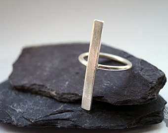 Bague barre verticale en argent sterling recyclé ~ bague tendance, moderne