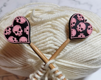 Tope de puntada con forma de corazón y calavera rosa, topes para agujas de tejer, protector de punta de aguja, fundas para puntas de aguja, regalo gótico para tejedores, accesorios de tejido.