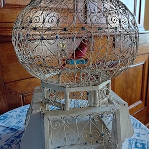 Bird Cage decorative wire air balloon shape not recommended for live bird.