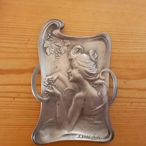Plateau Art Nouveau en étain signé français