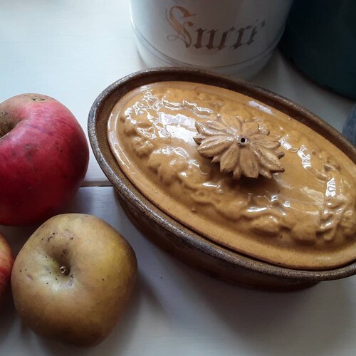 Casserole antique pie crust dish paté shops dish butter dish
