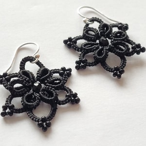 Schema per orecchini "Lena" con schema per il tatting, Tutorial orecchini neri, Fai da te, Crea i tuoi orecchini, Schema per il tatting a navetta