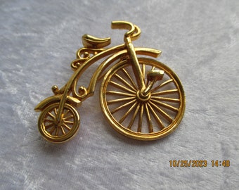 Vintage 90s Avon gold tricycle pin with moving parts, gold bike pin, gold bike brooch, bicycle brooch pin