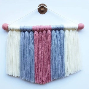 Wool wall hanging. 画像 1