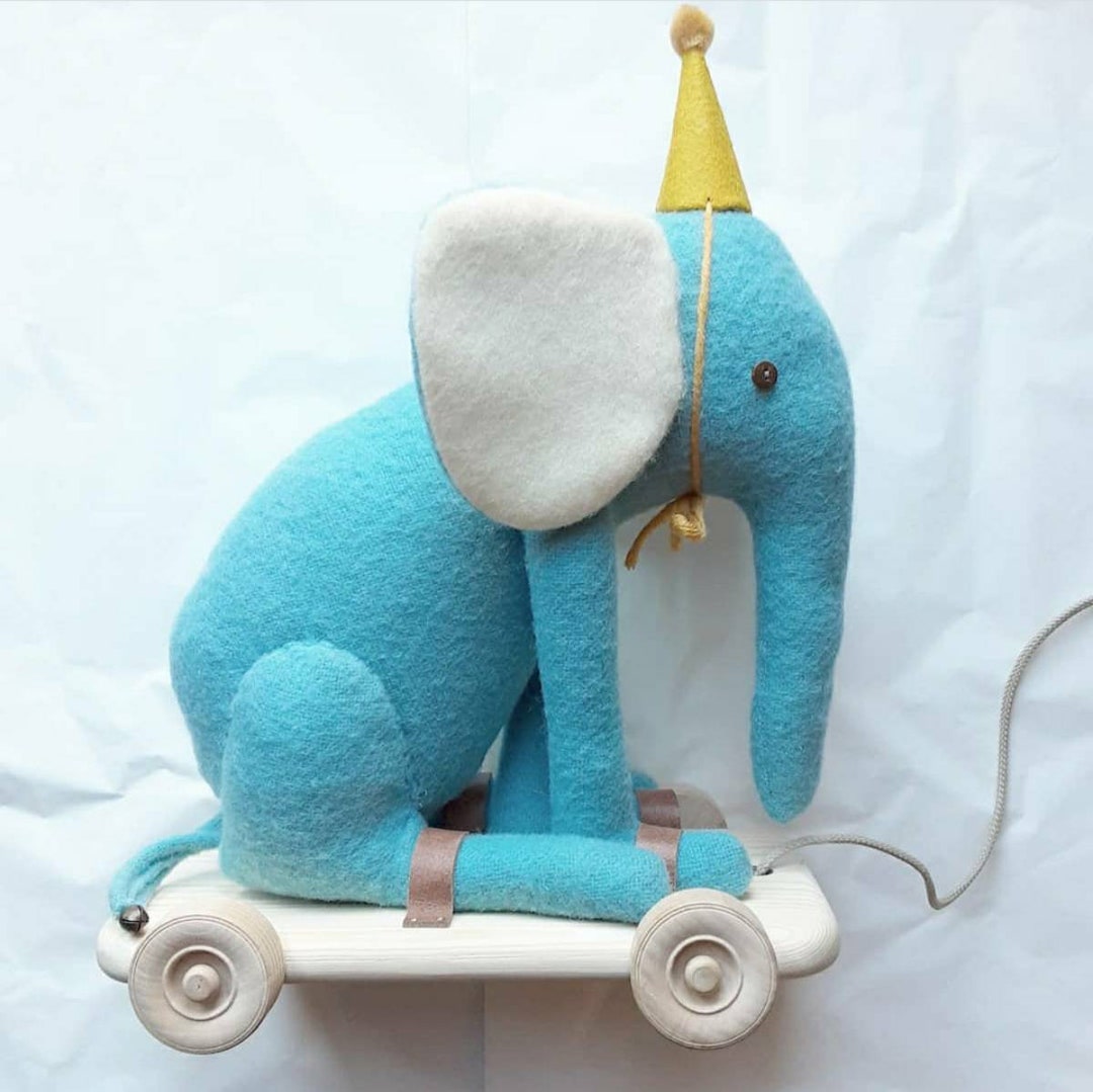pull along activity elephant