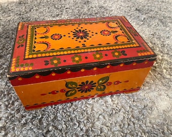 Caja de joyería vintage pintada a mano, caja de almacenamiento de madera hecha a mano, caja de joyería de arte popular de los años 70, decoración del hogar