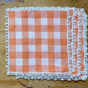 Conjunto de 6 guardanapos de algodão vintage, xadrez laranja, retrô, guardanapos artesanais, borda de crochê branco, guardanapos de jantar, anos 70