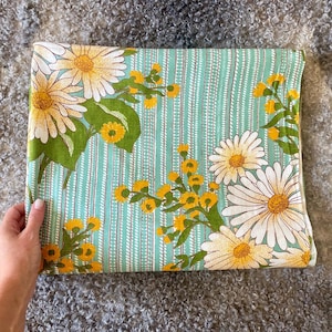 Vintage Cotton Tablecloth Floral Daisy Flowers Retro 70s Table Linen White Yellow Flowers Linen, Scandinavian Vintage Home