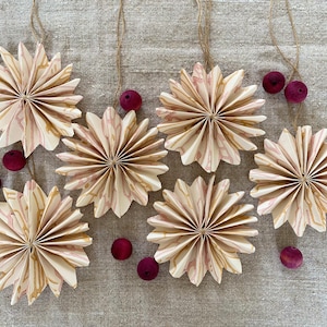 Lot de 6 décorations de Noël en papier naturel faites main, papier peint vintage des années 70, décorations d'arbre de Noël, décoration d'intérieur scandinave écologique