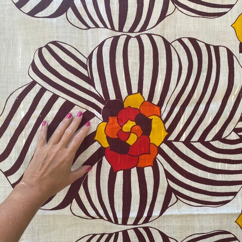 Linen Tablecloth Scandinavian shops Vintage Big Linen Tablecloth, Big Flowers Pattern Retro Home Decor