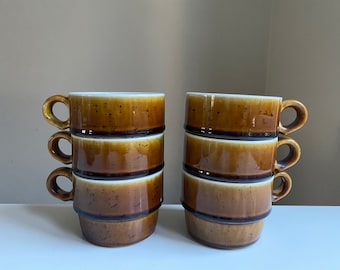 Xícaras de chá STIG LINDBERG COQ, conjunto de 6, desenhadas para Gustavsberg, porcelana Gustavsberg na cor marrom. Fabricadas na Suécia. Item de colecionador.