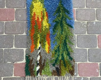 Vintage Scandinavische rya-muurdecoratie – handgemaakt jaren 70 wollen wandtapijt bosbomen – retro Scandinavische textielkunst uit het midden van de eeuw, 45 x 81 cm