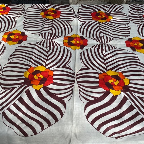 Linen Tablecloth Scandinavian shops Vintage Big Linen Tablecloth, Big Flowers Pattern Retro Home Decor