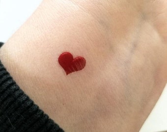 Tatuaje pequeño en la muñeca Tatuaje pequeño en la muñeca