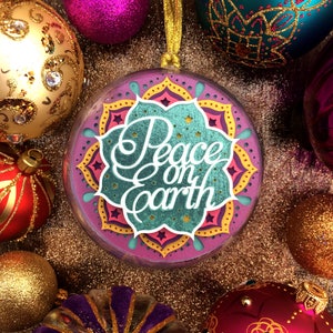 Plantilla de papel recortado 'Paz en la Tierra' Adorno de bola de Navidad Decoración PDF JPEG para cortar a mano y SVG para Silhouette Cameo o Cricut