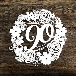 Modello di carta ritagliata Corona floreale 90° compleanno Anniversario di matrimonio Decorazione Creazione di biglietti PDF JPEG per il taglio a mano e SVG per macchine da taglio