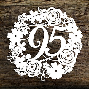 Modello di carta ritagliata Corona floreale 95° compleanno Anniversario di matrimonio Decorazione Creazione di biglietti PDF JPEG per il taglio a mano e SVG per macchine da taglio
