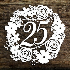 Modello di carta ritagliata Corona floreale 25° compleanno Anniversario di matrimonio Decorazione Creazione di biglietti PDF JPEG per il taglio a mano e SVG per macchine da taglio