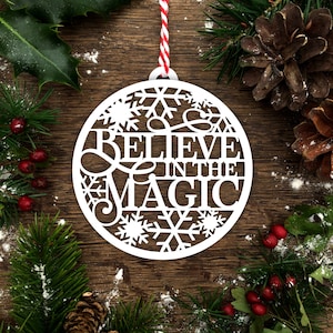 Papierschnitt Vorlage 'Believe in the Magic' Weihnachtskugel Ornament Dekoration PDF JPEG für handschnitt & SVG für Silhouette Cameo oder Cricut