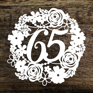 Modello di carta ritagliata Corona floreale 65° compleanno Anniversario di matrimonio Decorazione Creazione di biglietti PDF JPEG per il taglio a mano e SVG per macchine da taglio