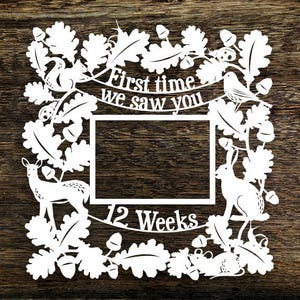 Modèle de découpe de papier « Première fois que nous vous avons vu 12 semaines », cadre photo échographique PDF JPEG pour découpe à la main & fichier SVG pour Silhouette Cameo ou Cricut