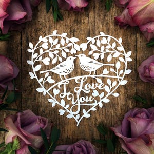 Modelo de corte de papel, guirlanda de coração floral 'Eu te amo', cartão de casamento dos namorados, PDF JPEG para corte manual e SVG para máquinas de corte