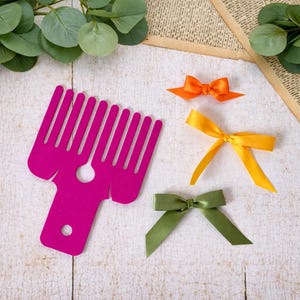 Bow Maker for journalling, scrapbooking, cardmaking and other crafts.