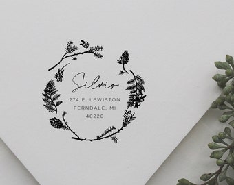 Woodland Wreath Stempel • Benutzerdefinierte Monogramm Adresse • Grün Natur Rustikal Boho Hochzeit • Open Air Papier RS002
