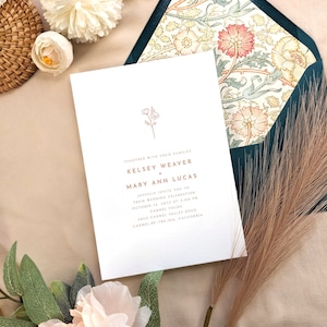Invitación de boda tipográfica con amapola de California, conjunto de invitación de fuente Simple de terracota, tarjeta de algodón impresa, ilustración de flor pequeña