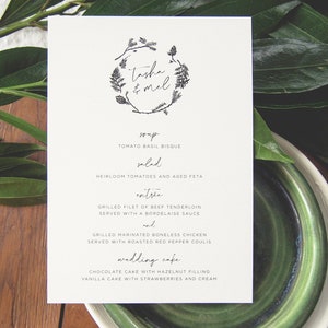 Menú de boda con corona de bosque • Menús impresos o imprimibles • Bosque, helechos, pinos, naturaleza, rústico, bohemio • Aire libre, papel M002