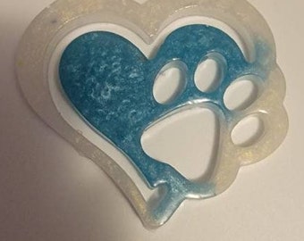 Two color resin pawprint heart keychain