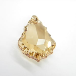 Swarovski (6091) Flat Baroque Pendant