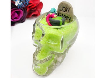 Skull Planter - Garden Sculpture - Miniatures - Halloween Decor - Gothic - Fairy Garden - Desk Accessories - Plant Pot - Creepy Cute - Goth