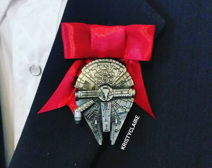 Star Wars Millennium Falcon Boutonniere, Red, Black, Blue, Buttonhole, Lapel, Pin-on, Corsage