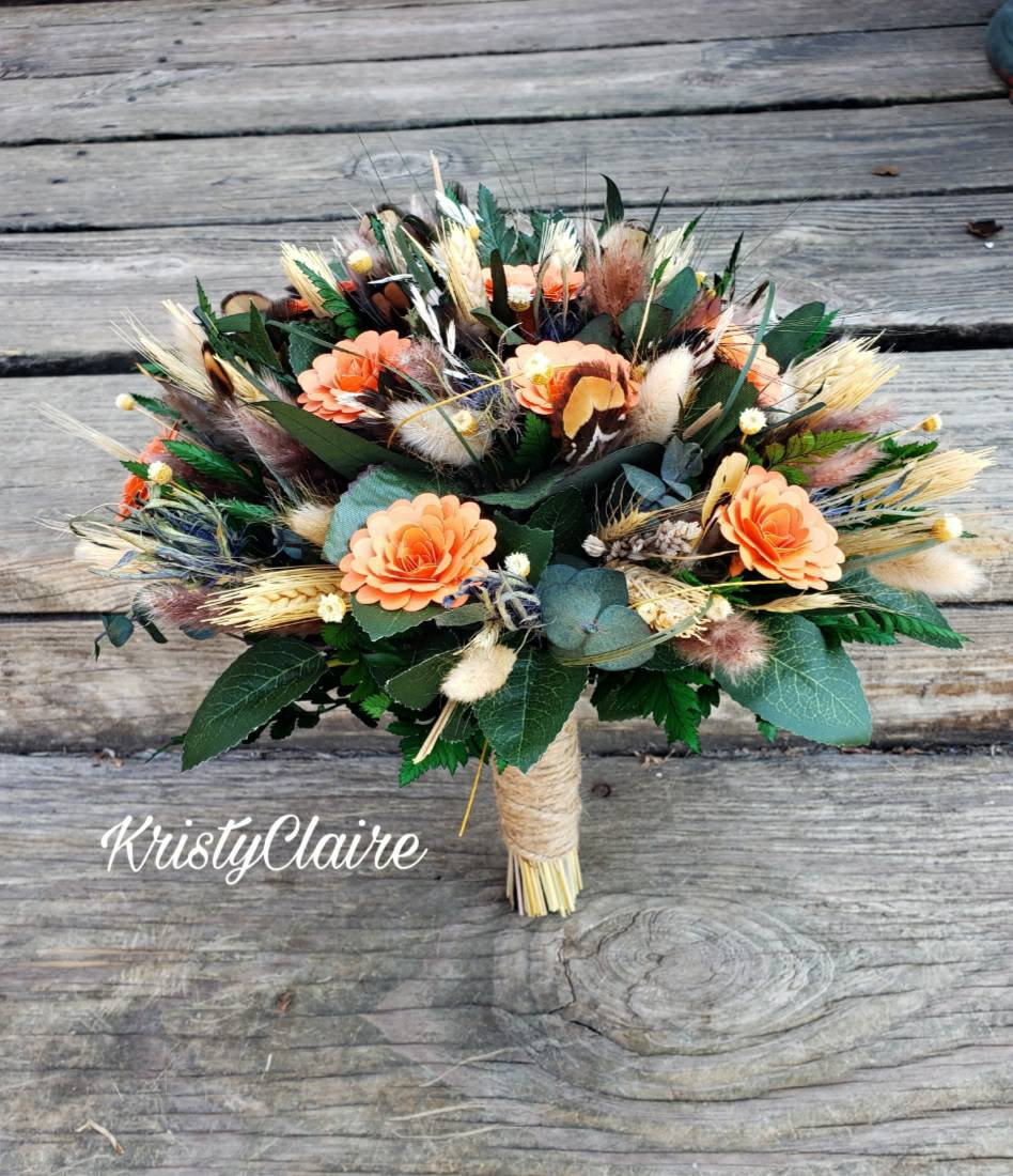 Bridal bouquet in black and orange paper flowers - Colors are