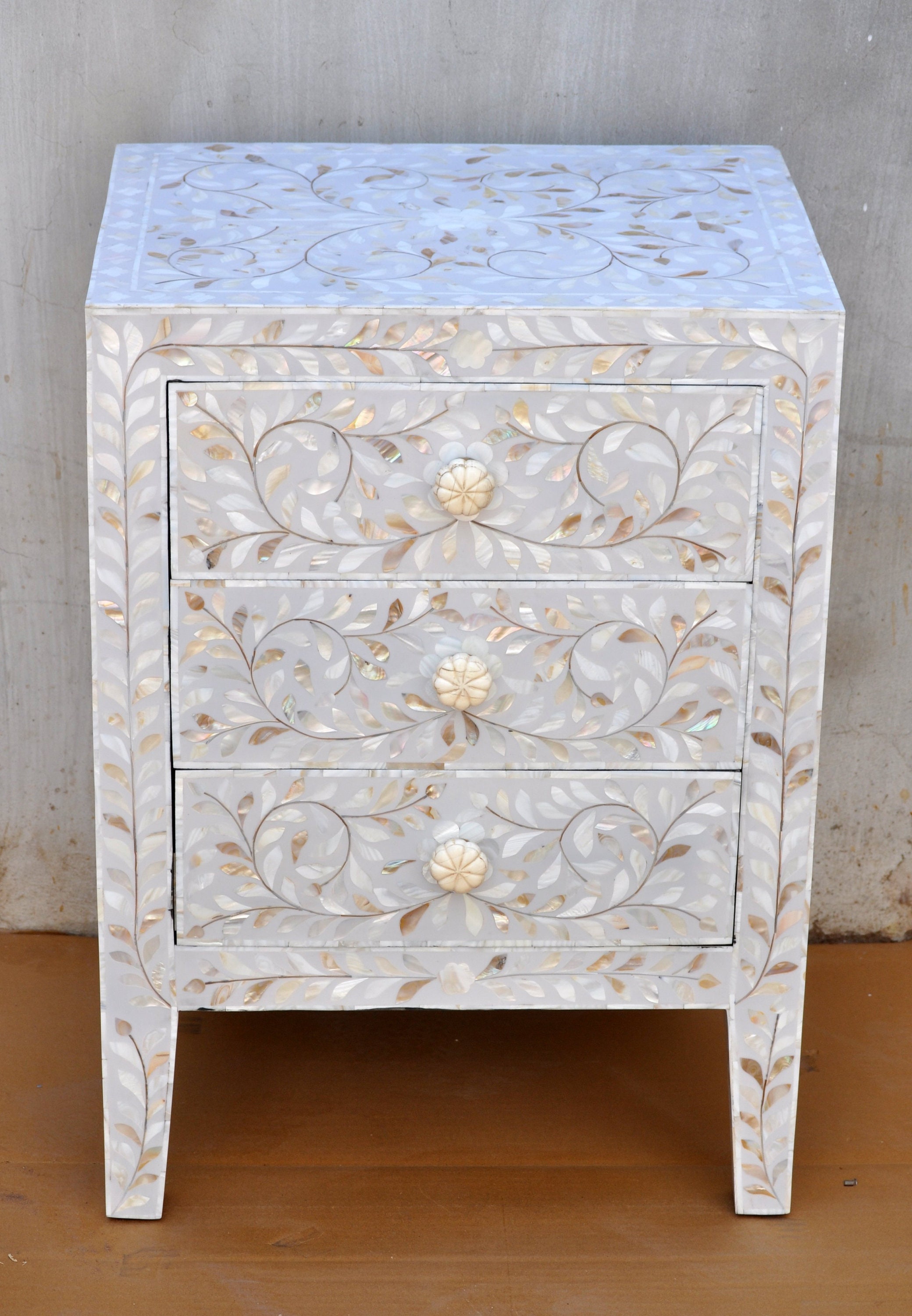 Pearl nightstand outlet