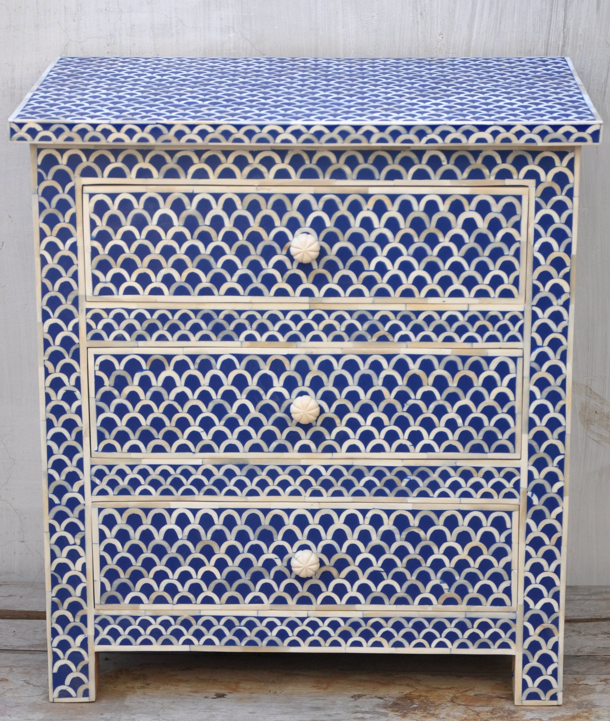 Handmade Bone Inlay Wooden Modern Fish Scale Pattern Bedside Nightstand Furniture with 1 Drawer and 1 Door .