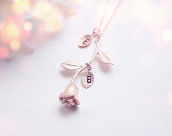 Collier rose, Collier de fleurs, Collier initial personnalisé, Collier de mariage, Cadeau de fille de fleur, Cadeau de demoiselle d’honneur, Cadeau pour elle, Pour maman