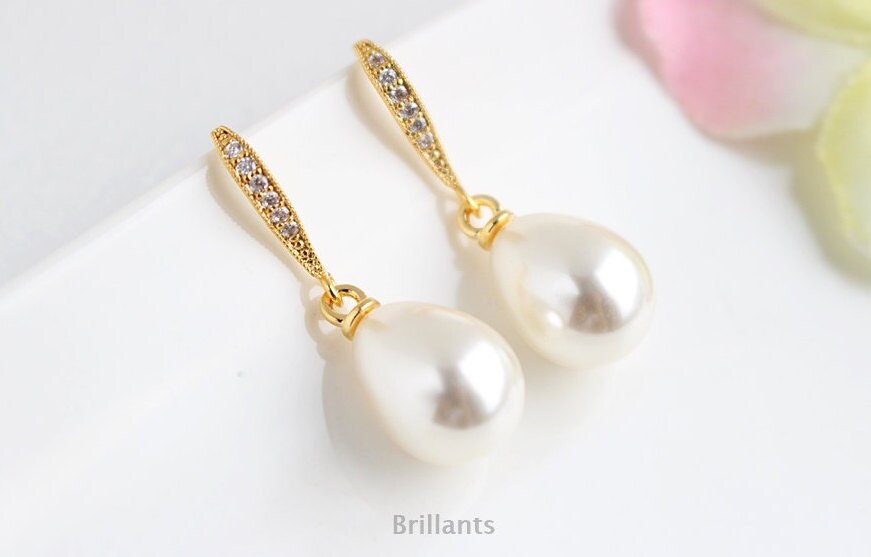 Teardrop Pearl earrings Bridesmaid jewelry Bridesmaid | Etsy